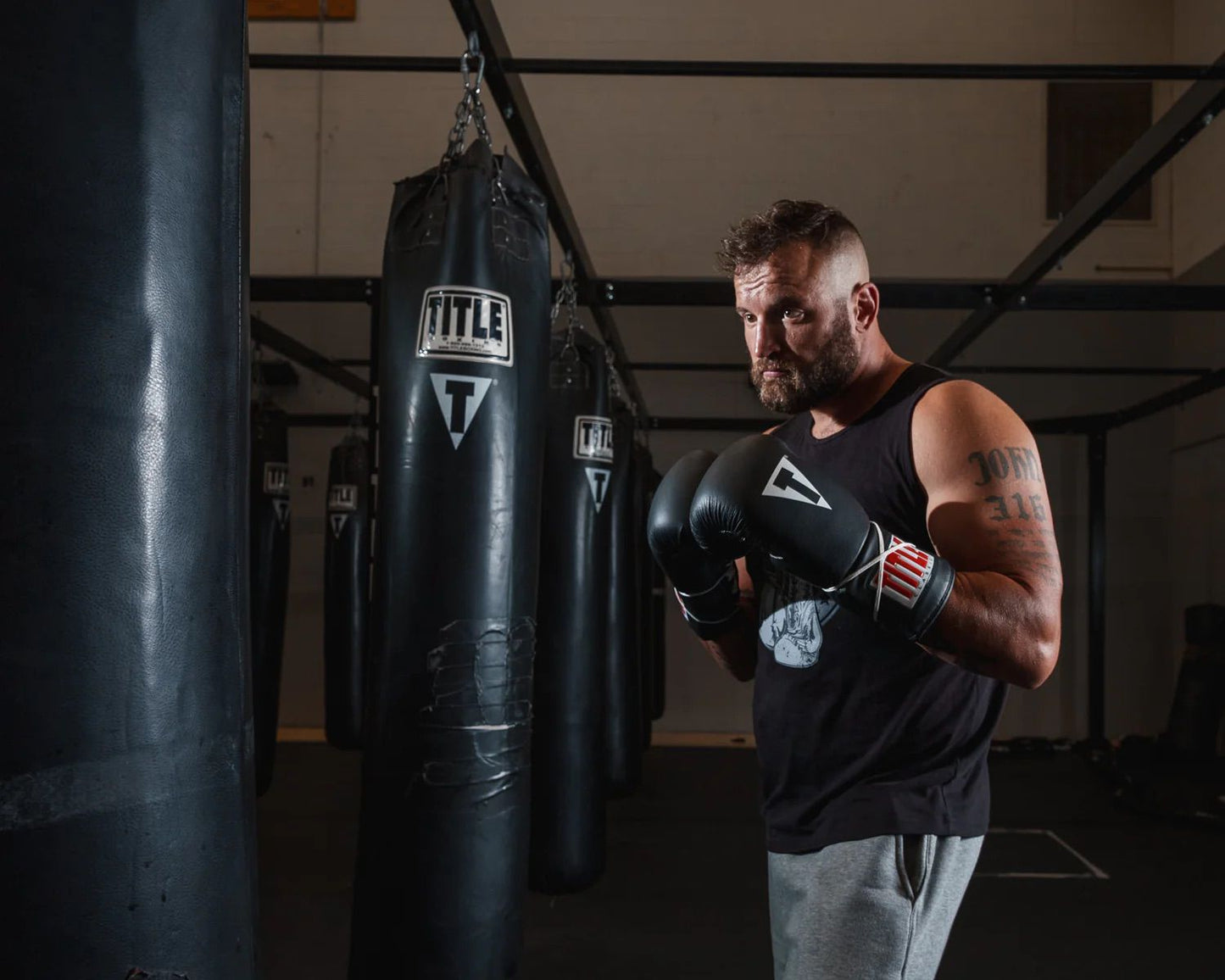 Sarung Tinju TITLE USA Classic Leather Lace Training Boxing Gloves 2.0